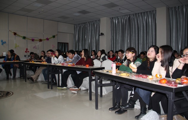 学生晚会02.jpg 学生晚会02.jpg